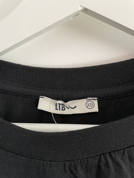 Дамска черна тениска