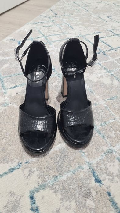 Стильные Босоножки на каблуке очень удобные