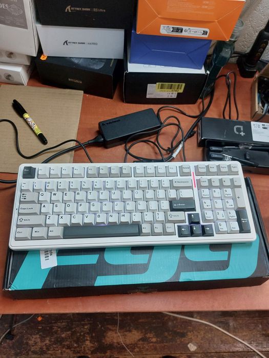 Tastatura gaming rgb mecanica Epomaker F99 retro white noua,99% U.S in