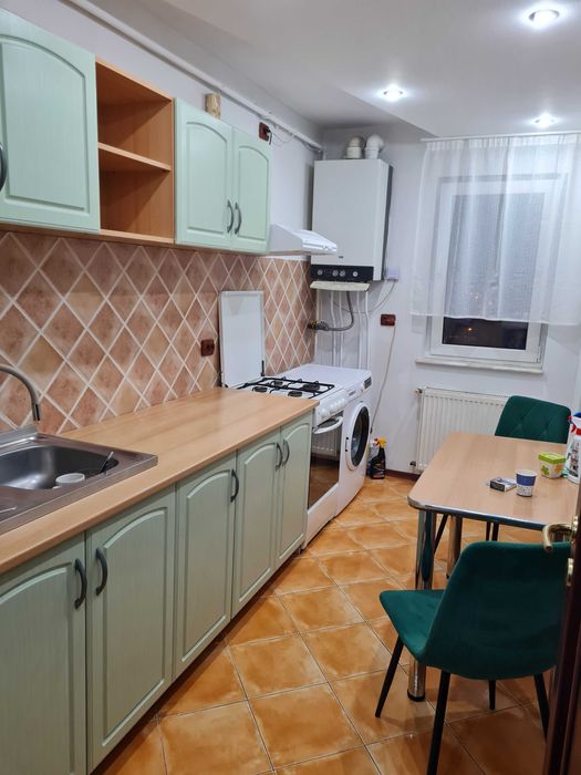 Inchiriez apartament