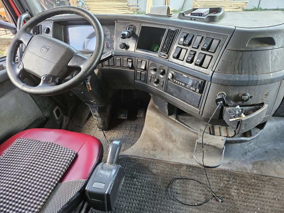 Camion forestier Volvo fh 440 cu macara
