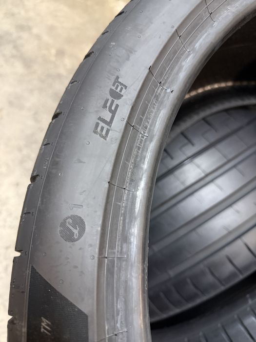 325/30/23 & 285/35/23 Pirelli dot26