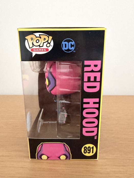 Фигура Funko POP! Games: Gotham Knights - Red Hood (Blacklight) (Special Edition) #891
