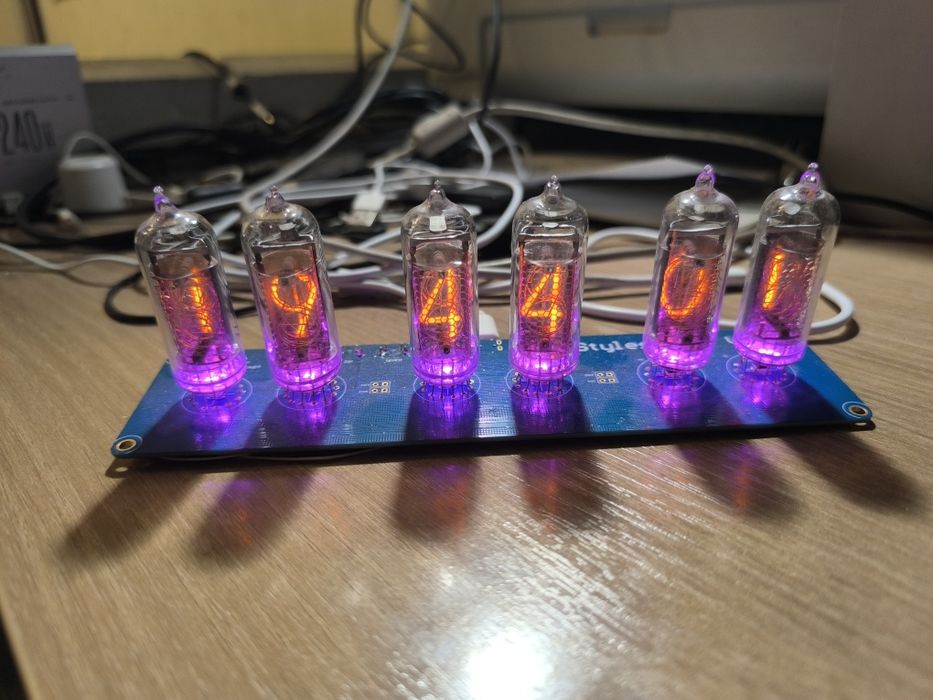 Nixie clock часы на газоразрядных лампах