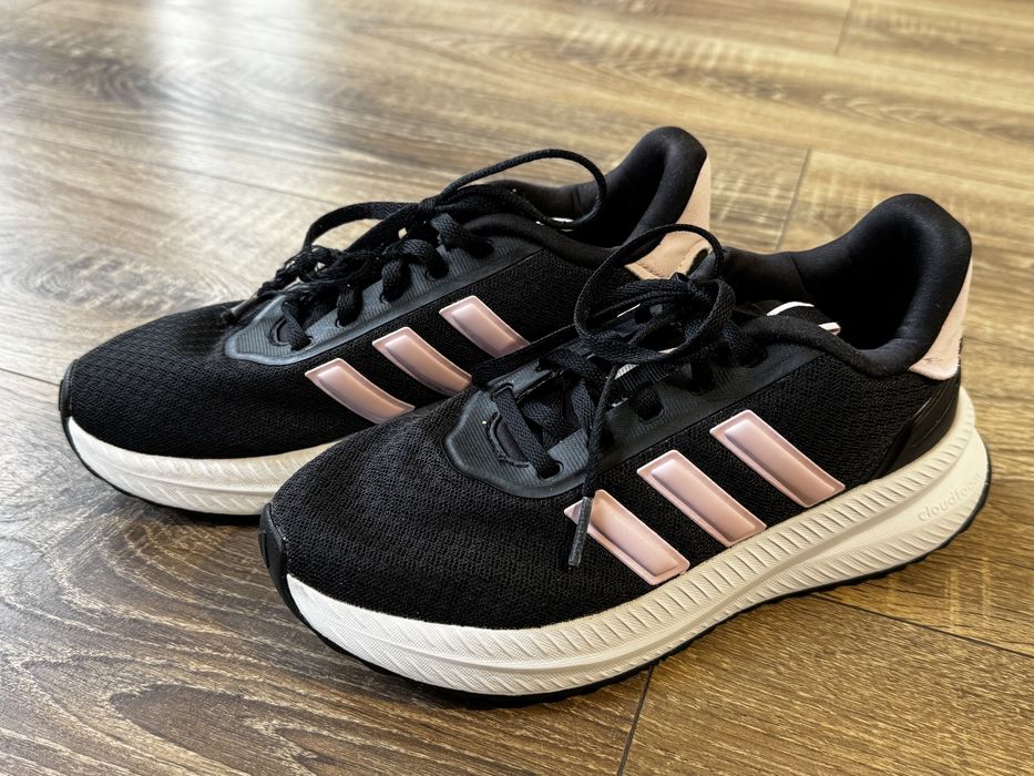 Vand adiddas si nike fete