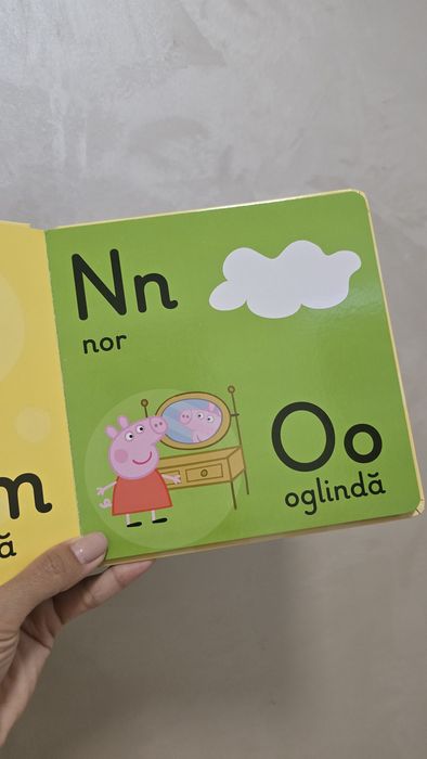 Carte literele cu Peppa Pig