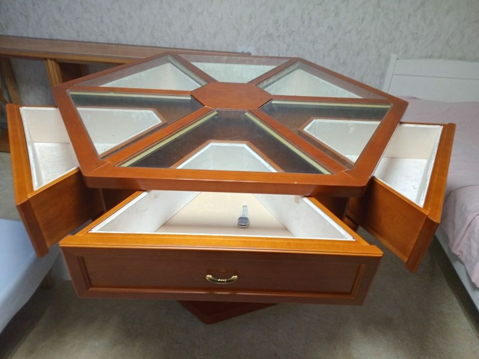 Продам стол хорошим состаение