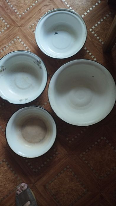 Посуда разнобой,чашки,поварешкии