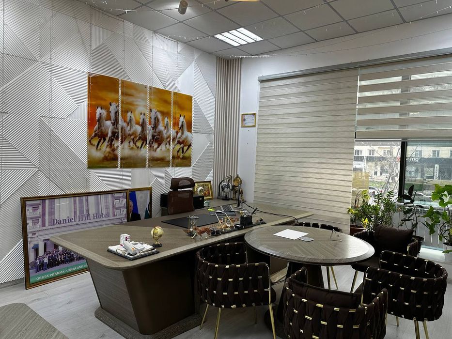 Срочно продается евроздание , 1235  кв.м вдоль главной дороги.