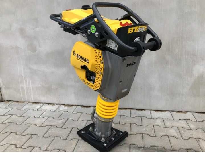 Placa compactoare de 80 kg si Mai compactor