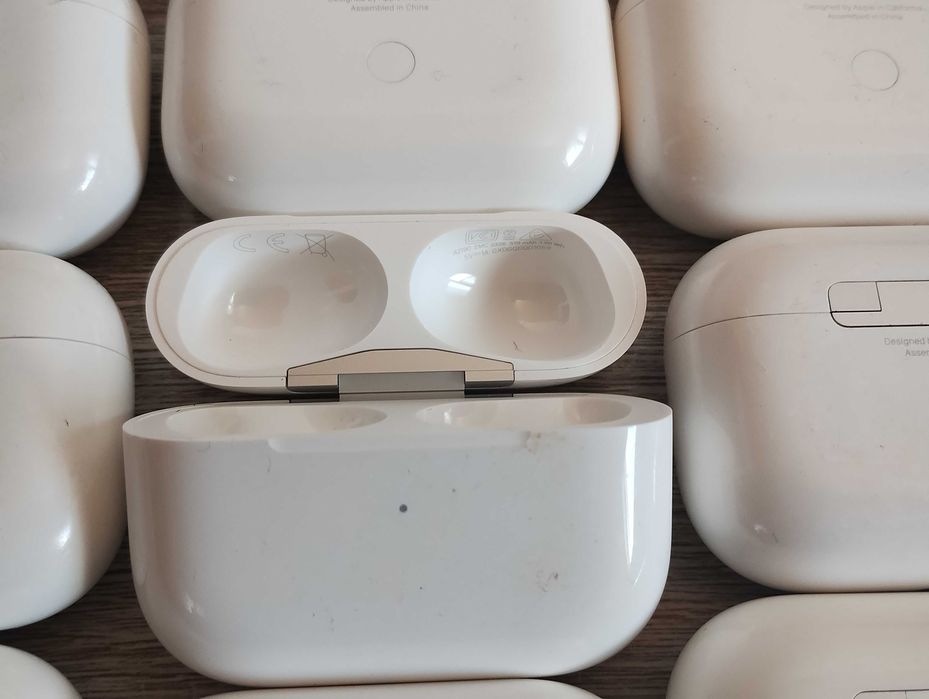 29 броя  зарядни кутий Apple Airpods Pro  за части/ремонт