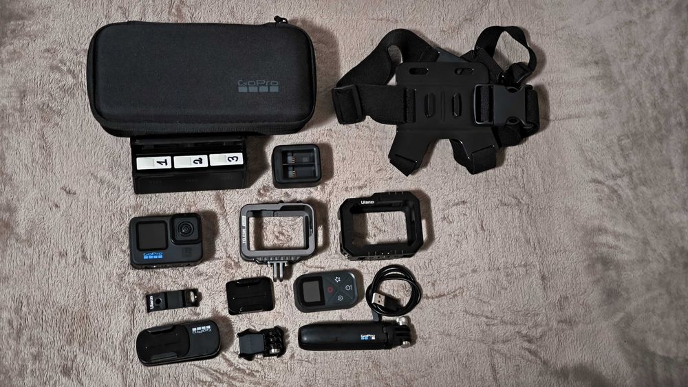 GoPro Hero 10: 3 Baterii Endurance + Battery Case + Multe Accesorii