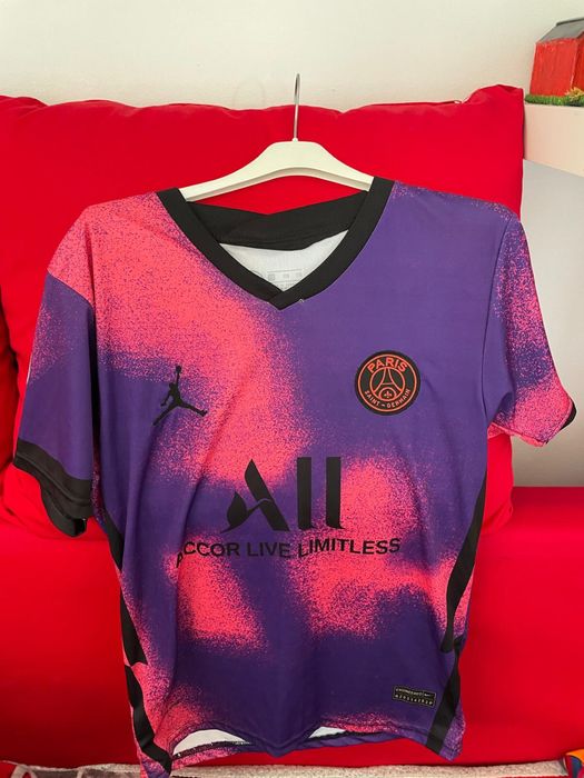 Vand tricouri fotbal