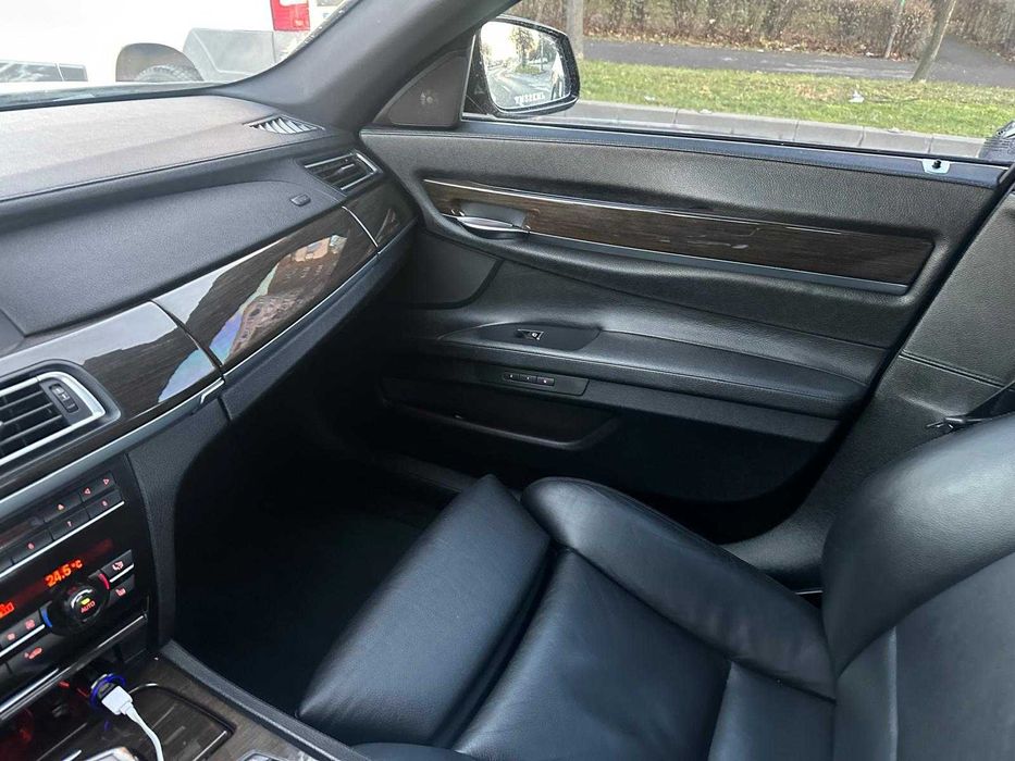 BMW 740d XDrive F01