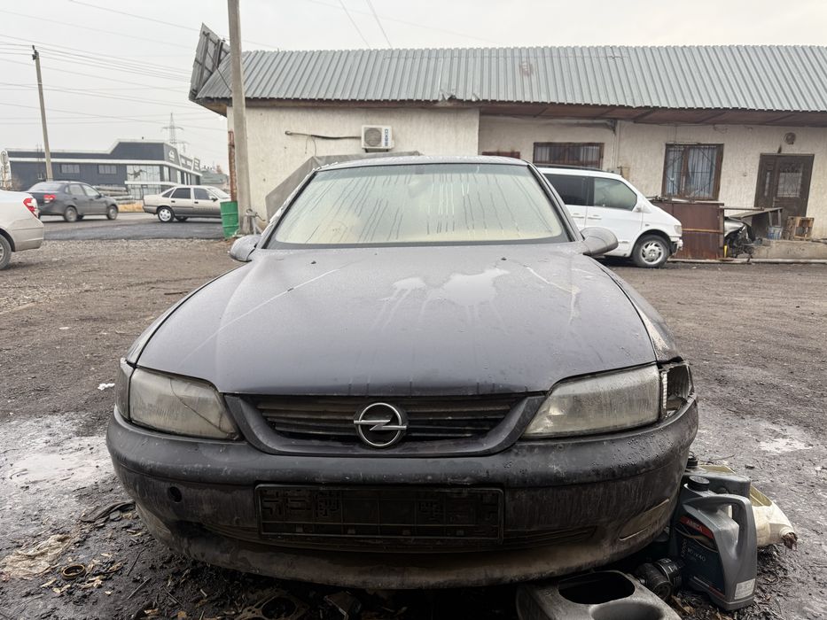 2 машины опель вектра 96 года