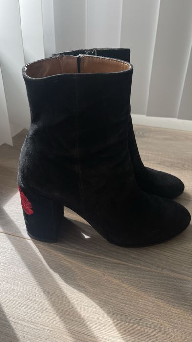 Cizme de piele deosebite marimea 38