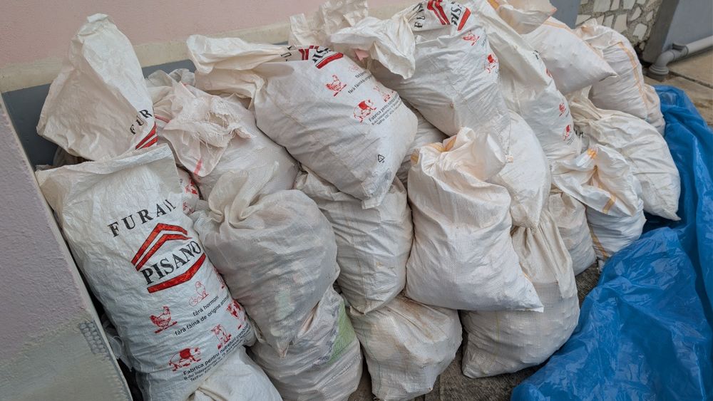 Donez moloz doar din cărămidă și tencuiala ambalat la saci