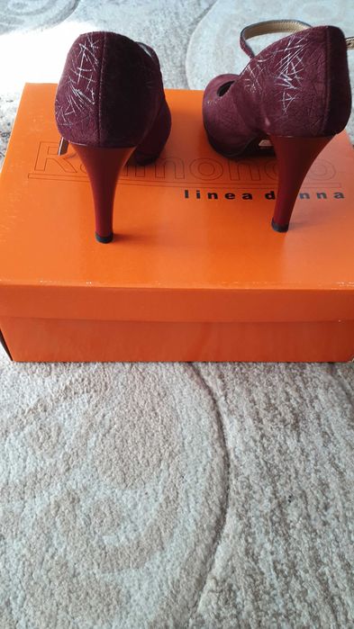 Pantofi cu toc, visinu, negru