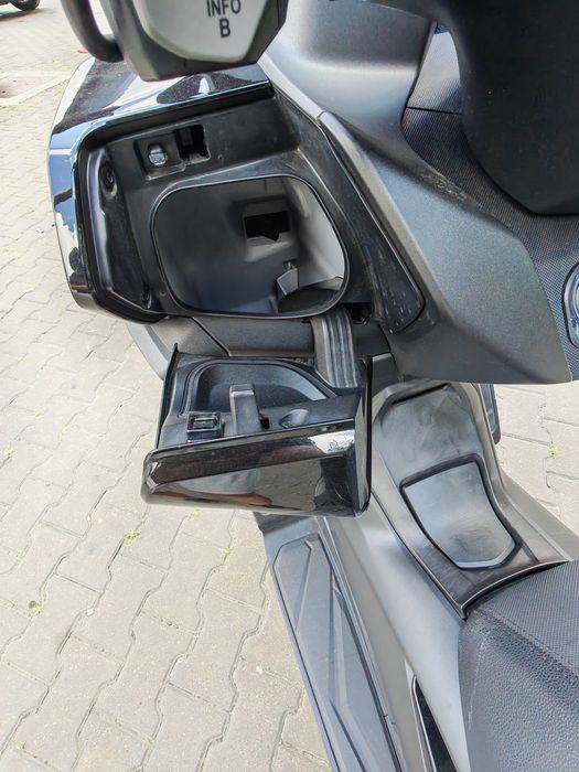 Maxi Scuter Honda Forza 125cc, IMPECABIL, 4300 Euro, ușor negociabil