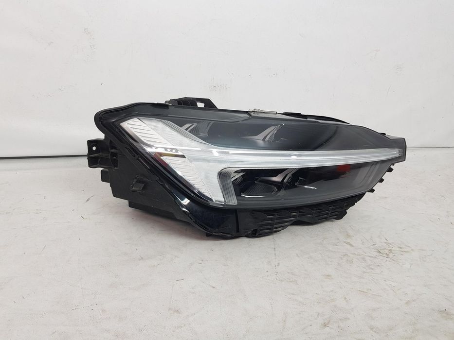 Far dreapta full led Volvo XC60 dupa 2017
