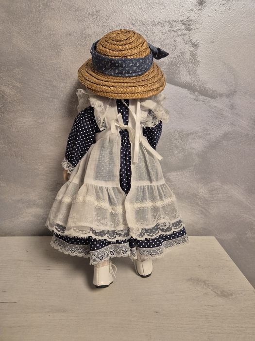 Продавам порцеланови кукли