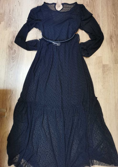 Дълга рокля с прозрачни ръкави