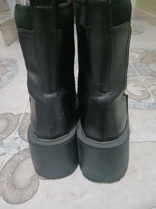 Дамски боти Mango с масивен ток.