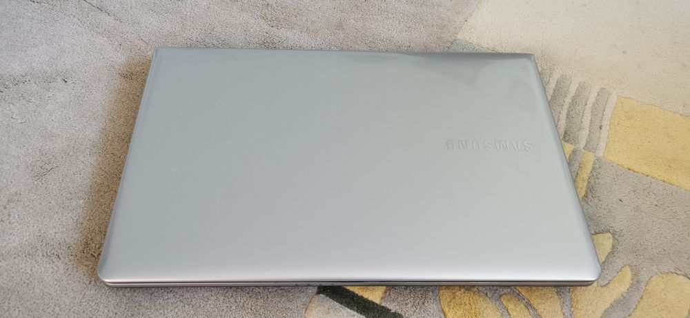 Лаптоп Samsung 15.6