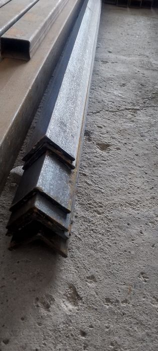 Угольник 4*4*4  янги