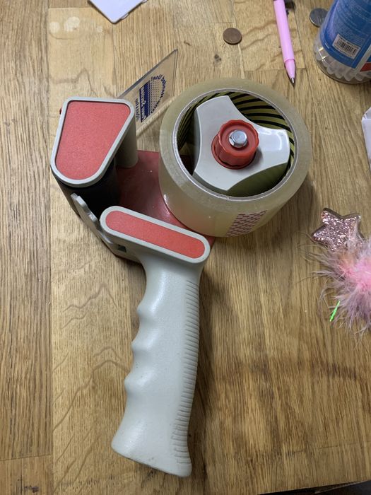 Pistol aplicat banda adeziva