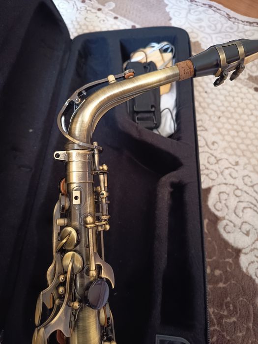Vând saxofon Karl Glaser, puțin utilizat
