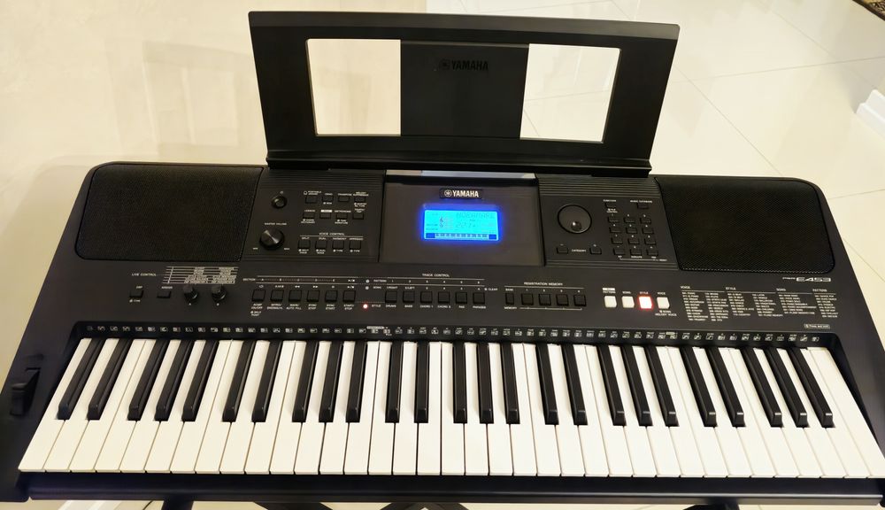 Vând orga Yamaha psr E 453