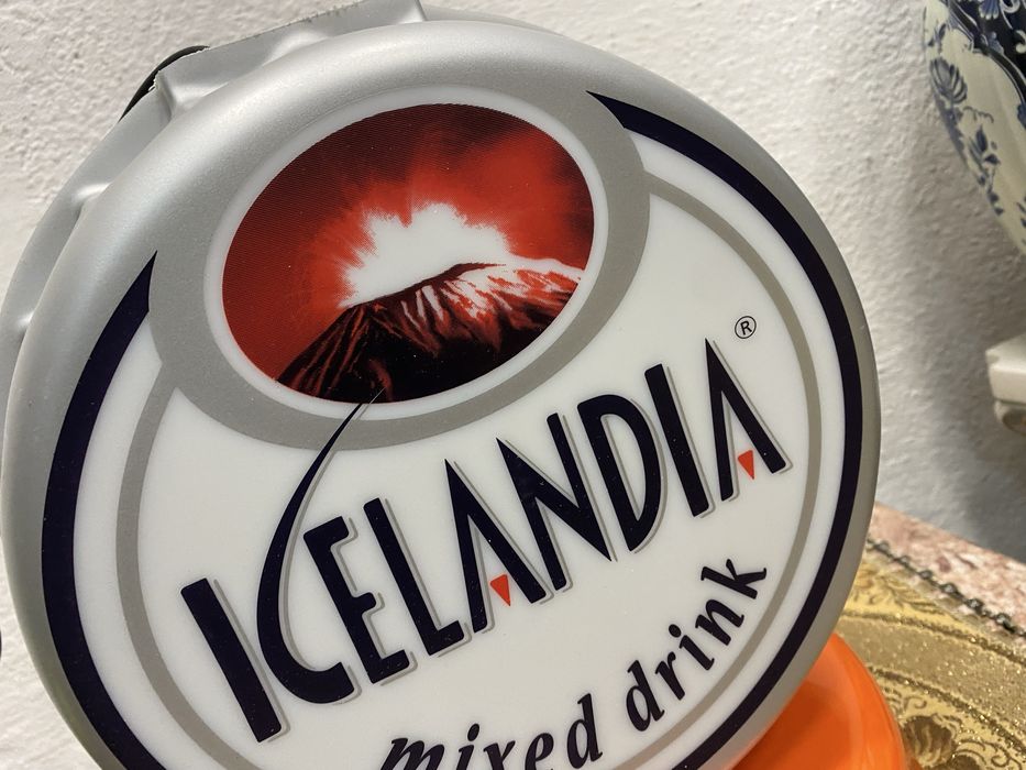 Стара светеща реклама на ледена напитка