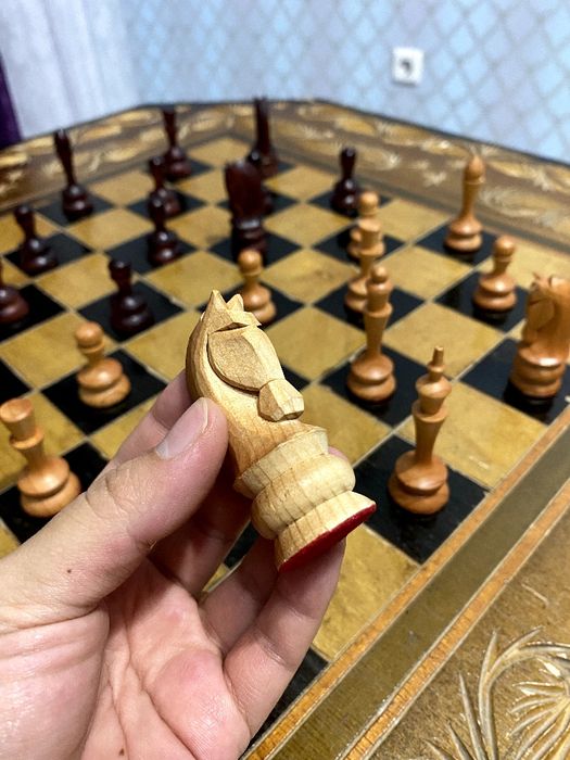 Продам шахматный стол