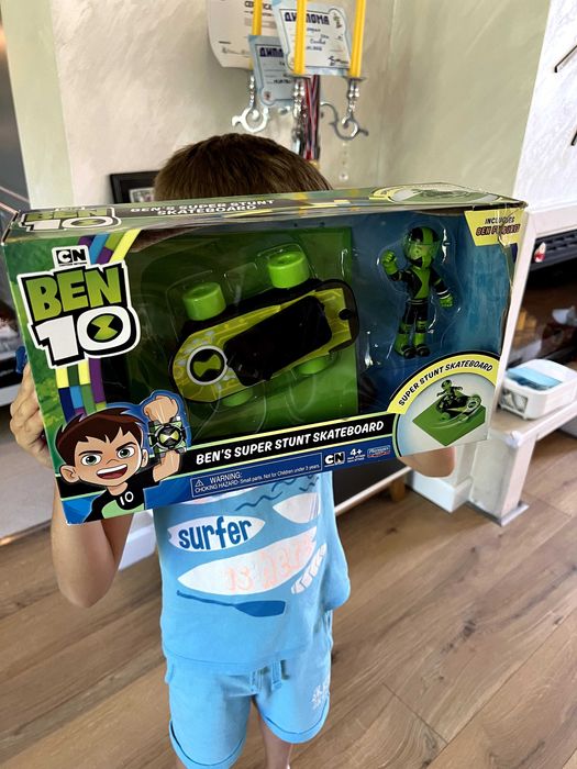 BEN 10 Ексклузивна фигура със скейтборд за каскади