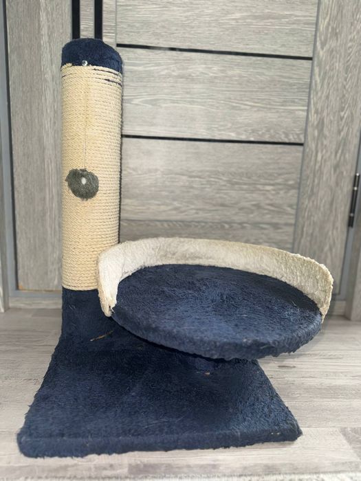 Когтеточка для кошек с лежанкой.Mushuklar uchun tirnaladigan ustun va