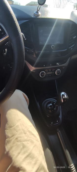 Lada Vesta sotiladi tayyor qora