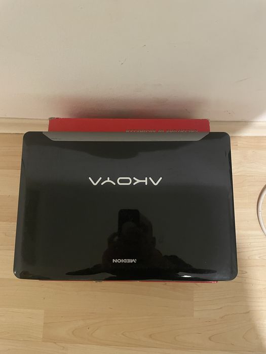 Лаптоп Medion Akoya 4ГБ Рам Intel