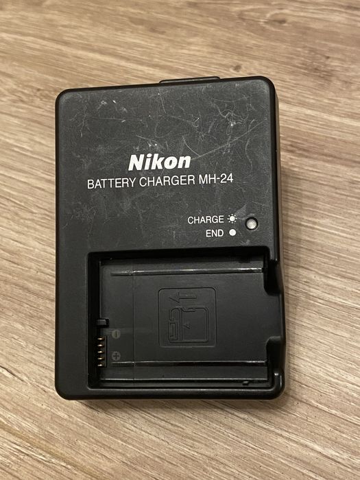 Aparat foto DSLR Nikon D3300, 24.2MP + Obiectiv 18-55 + card + geantă