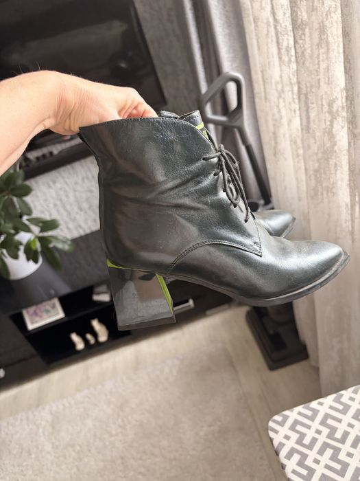 Продам полуботинки на каблуке,