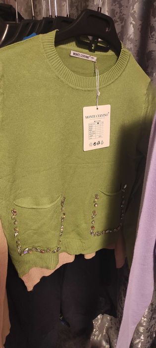 Puloverase dama scurte