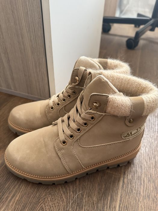 Зимни боти – бежови, размер 37