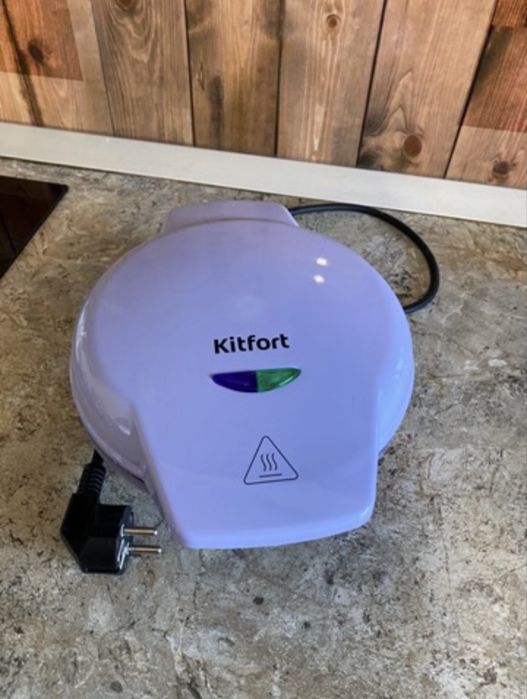 Вафельница Kitfort в отличном состоянии