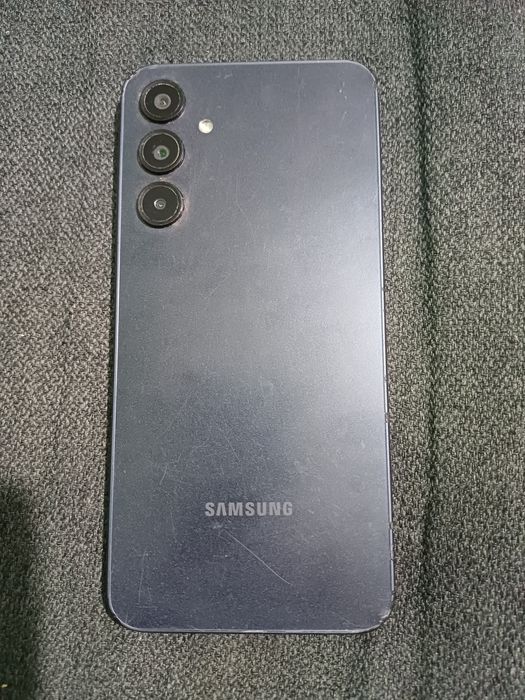 Samsung Galaxy A16 cu displayul defect ( spart). Placa este buna