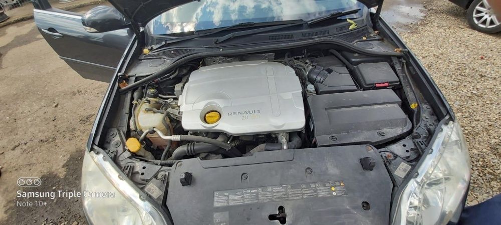 Dezmembrez Renault Laguna 3 berlina 2.0 D an 2009 cod motor M9R