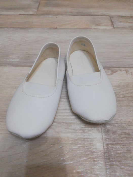 Продам детскую обувь