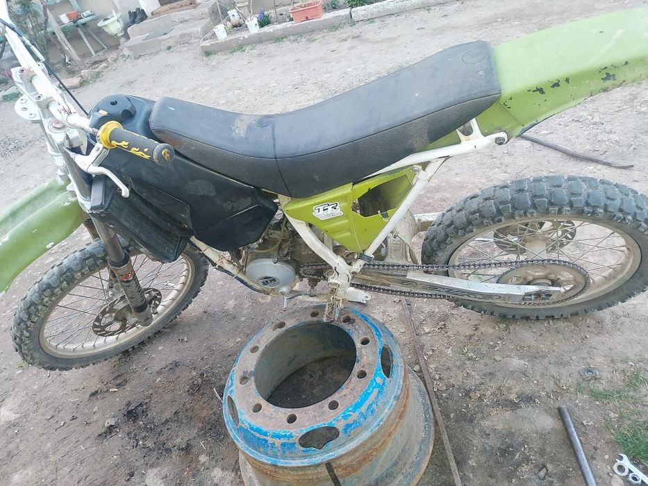 Vând  cross detalii în privat