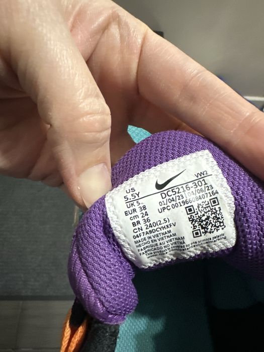 Продам кроссовки Nike размер 38 евро