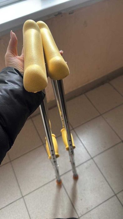 Костыли в хороше состоянии регулируемые по росту