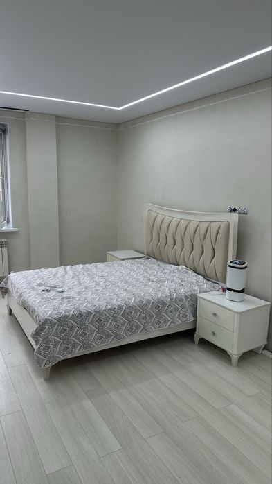 Кровать с тумбочками